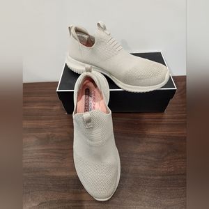 Skechers beige shoes